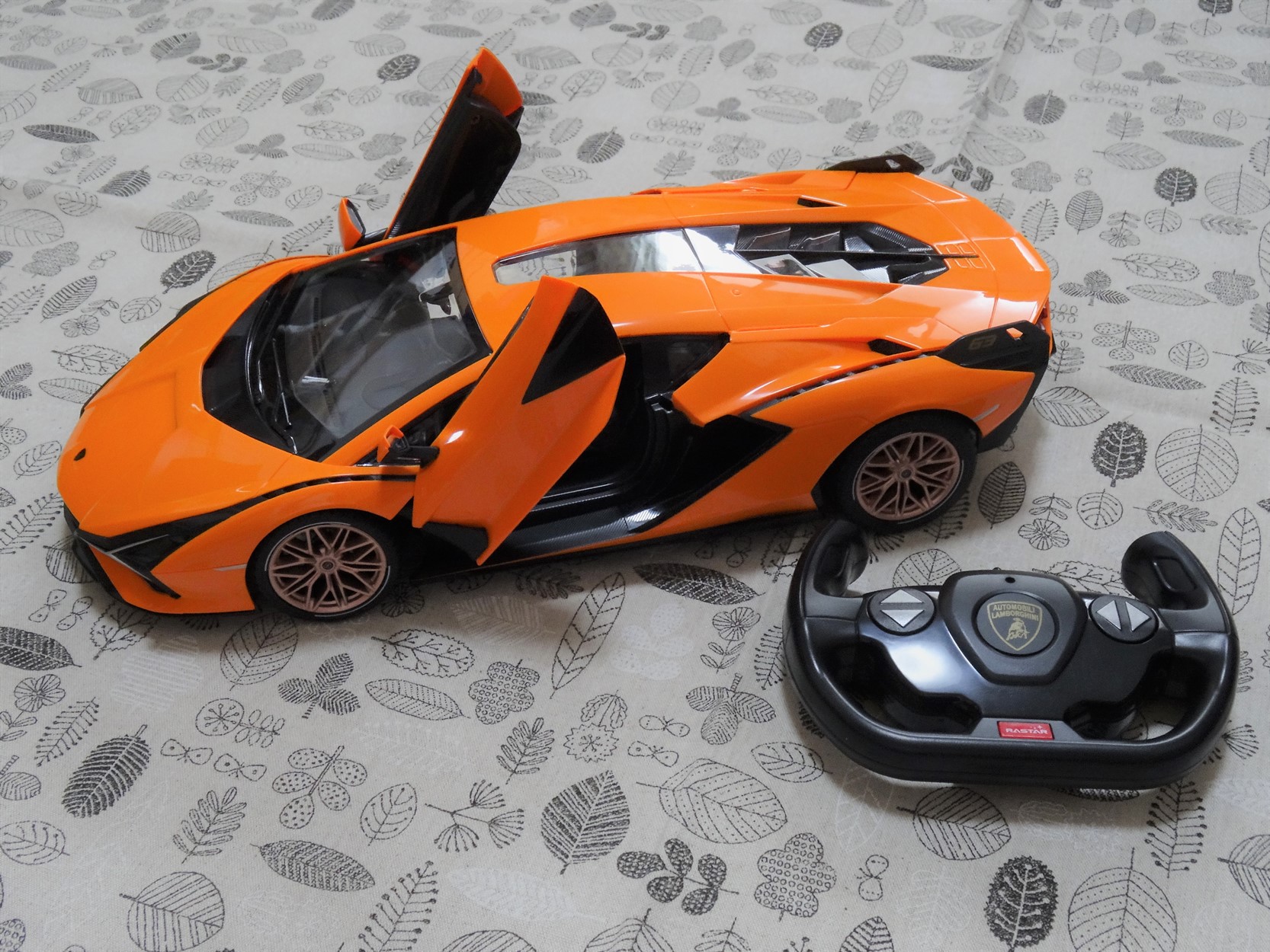 ハピネット株主優待1/14 R/C ランボルギーニ Sian FKP37